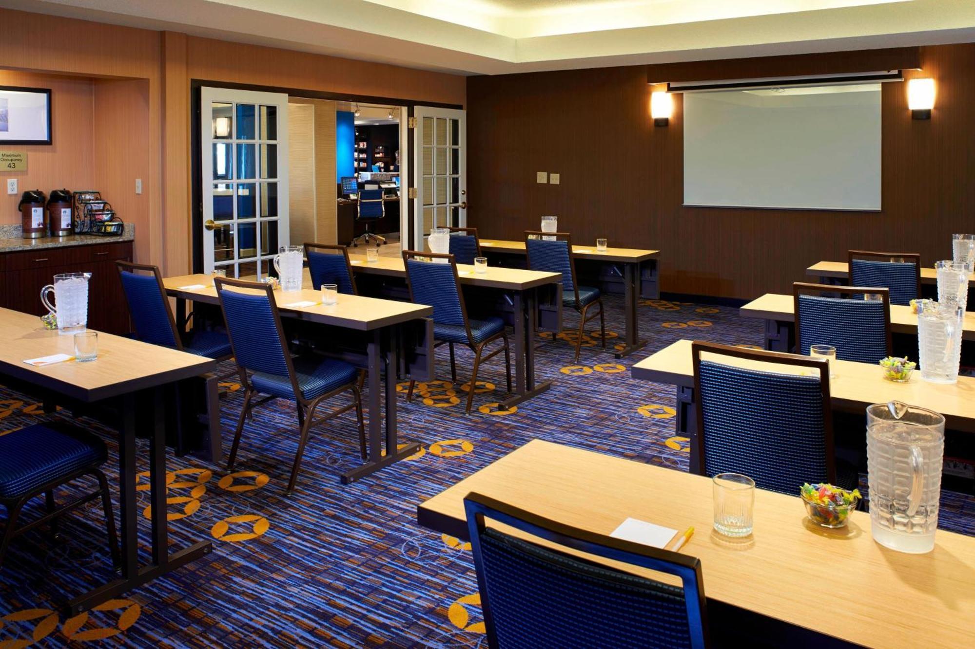 คอร์ทยาร์ด ดีทรอยต์ ยูทิกา Hotel ยูติกา ภายนอก รูปภาพ