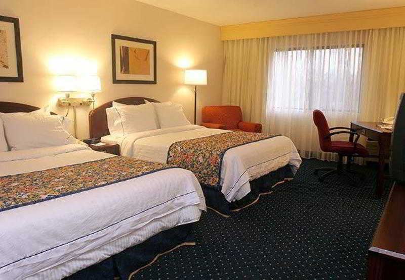 คอร์ทยาร์ด ดีทรอยต์ ยูทิกา Hotel ยูติกา ภายนอก รูปภาพ